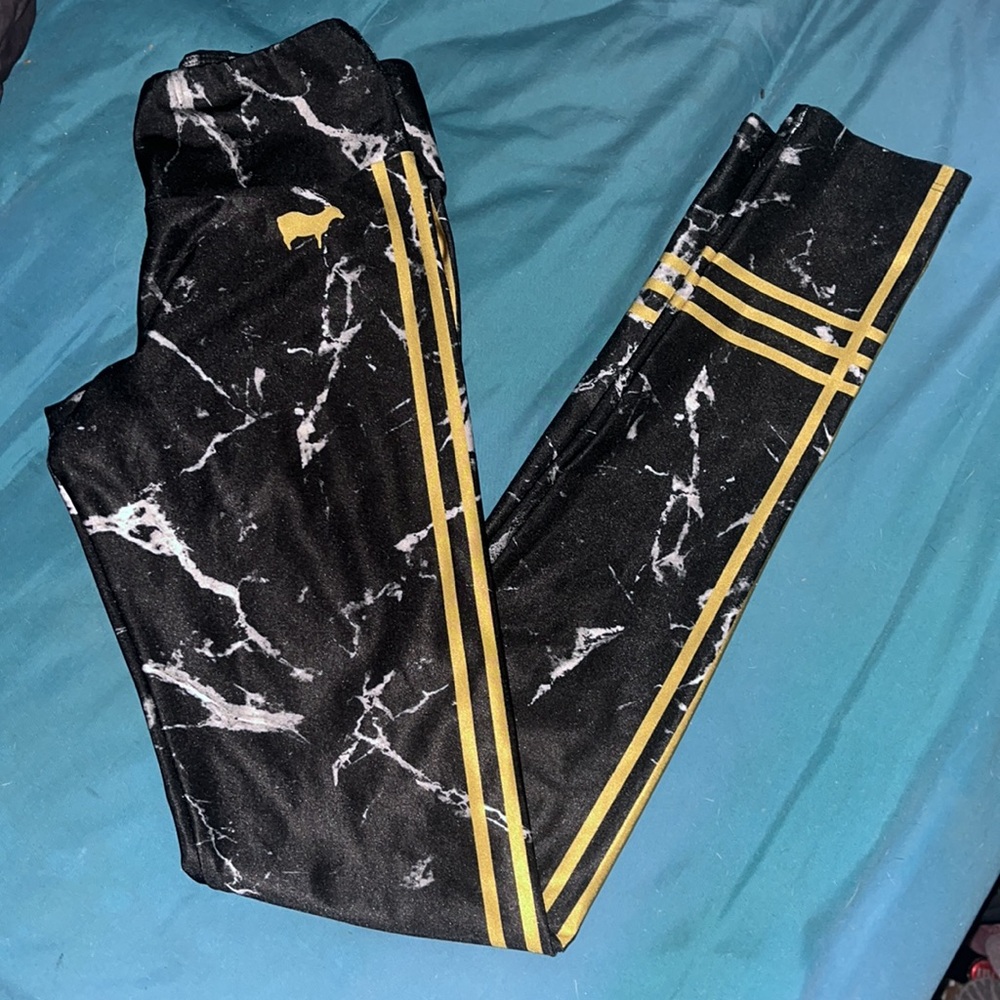 Goldsheep Leggings. Black Marble with gold stripes